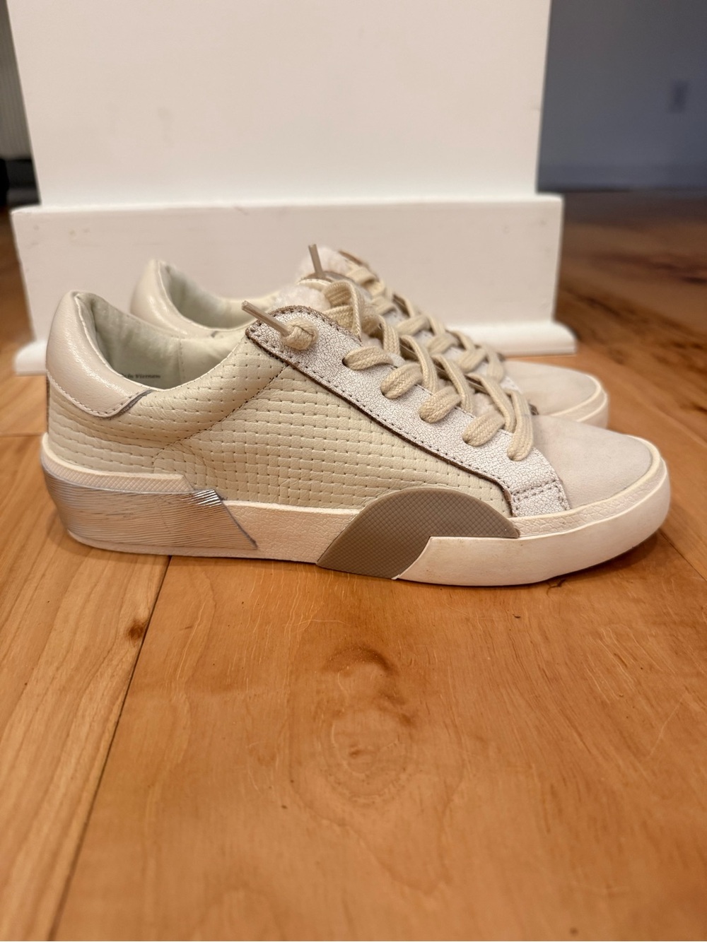 Dolce Vita Zina Cream Sneakers with Sherpa accent, women’s size 5.